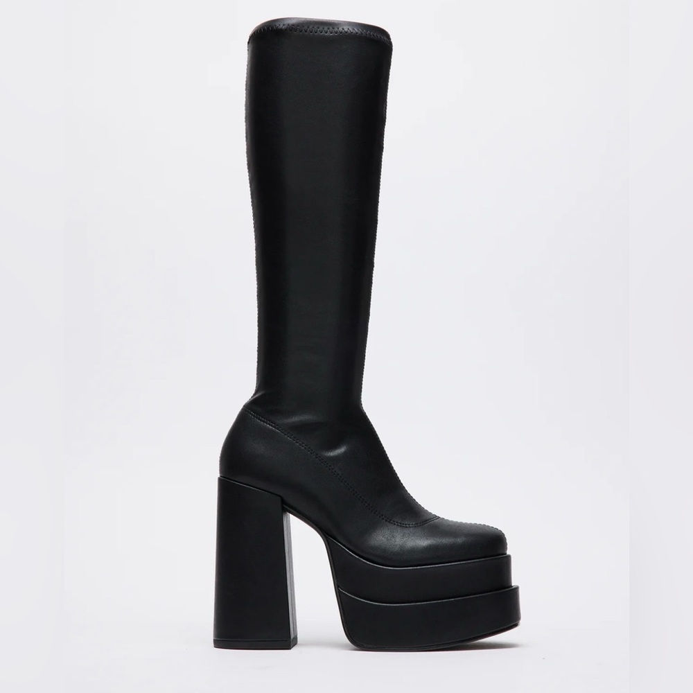 Steve Madden’s Cypress Black Platform Leather Boots, New without box!